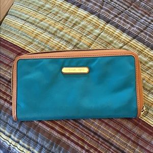 🟣🟣SALE🟣🟣Michael Kors teal nylon wallet